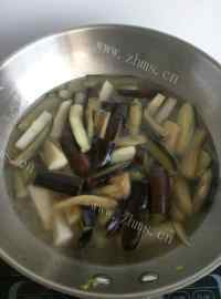 家常茄子炖土豆做法图解6)