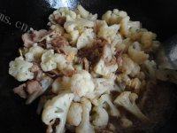 「美味可口」菜花炒肉做法图解7)