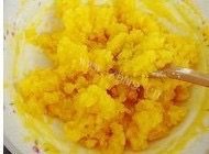 自制水晶奶黄月饼做法图解8)