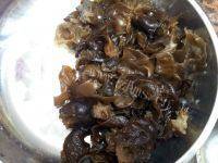 家常菜木耳炒豆腐做法图解1)