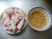 香飘四溢黄豆炖猪蹄做法图解1)