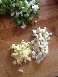珍馐美味的土豆烧海带做法图解3)