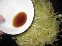 「家有大厨」酸辣包菜做法图解5)