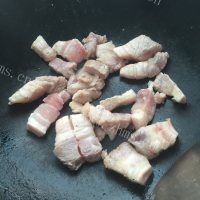 质嫩爽口的红烧肉做法图解2)
