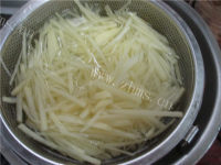 晚餐土豆丝杂粮卷饼做法图解6)
