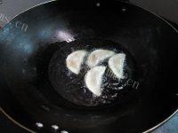 诱人的三鲜饺子做法图解7)