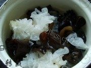 家常菜双耳炒黄瓜做法图解1)