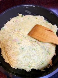 美味的香肉末煎蛋饼做法图解4)