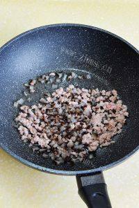 海参肉沫豆腐做法图解4)