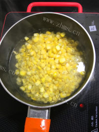 美味的奶香玉米烙做法图解2)