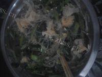 色泽不错的粉丝拌菠菜