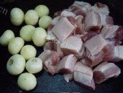大蒜子烧肉做法图解1)