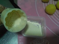 不错的美食玫瑰酱芯绿豆糕做法图解15)