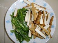 喷香的香干炒肉丝做法图解1)