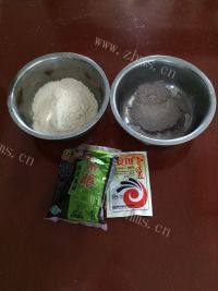 自制熊猫豆沙包做法图解1)