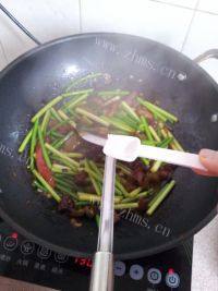 自己做的蒜薹炒肉做法图解6)