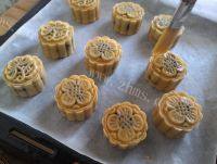 自制广式豆沙月饼做法图解10)