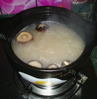 清淡的鸡蛋青菜年糕汤做法图解7)