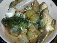 家常菜鱼炖豆腐做法图解1)