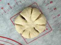 自制豆沙花朵面包做法图解11)