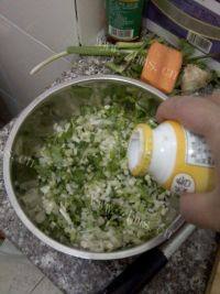 鲜香的芹菜猪肉水饺做法图解5)