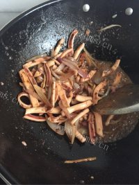 唇齿留香的炒鱿鱼做法图解9)