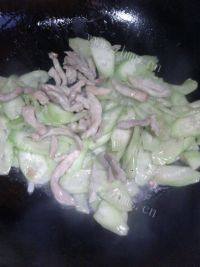 香味四溢的丝瓜炒肉丝做法图解7)