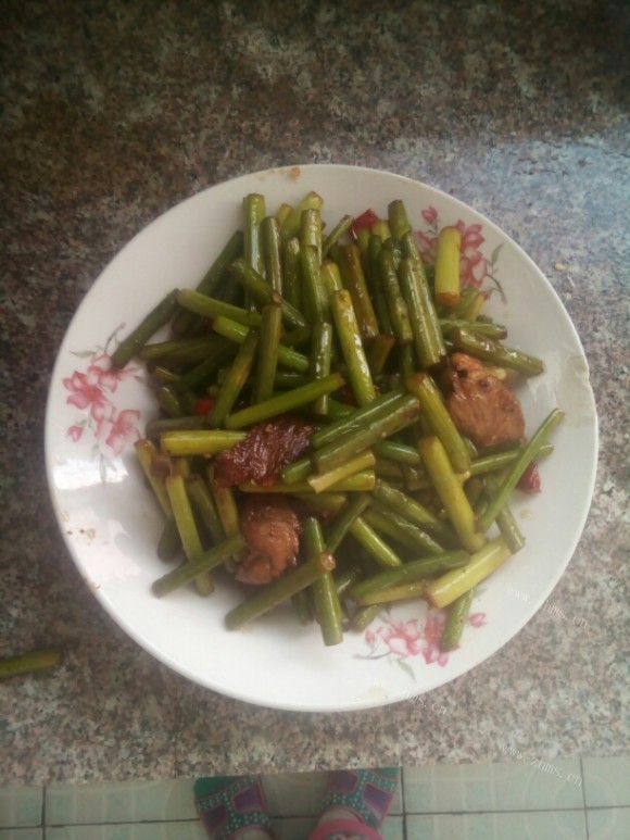 鲜美可口的蒜薹炒肉