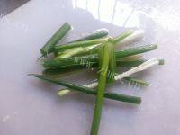 家常菜腊肠炒菜花做法图解3)