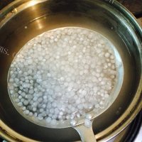 清爽银耳鸡蛋西米露做法图解7)