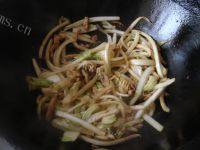 营养丰富的白菜炒肉丝