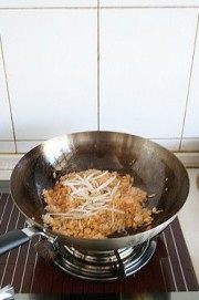 辣白菜豆芽炒饭做法图解4)