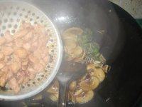 「念念不忘」杏鲍菇炒肉片做法图解7)