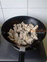 味道十足的红烧肉做法图解3)