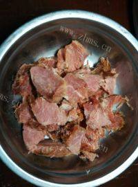 家常菜腊肉炒笋干做法图解2)
