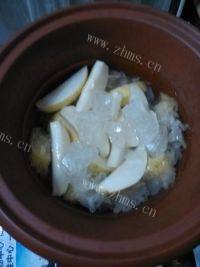 自制冰糖银耳炖雪梨做法图解4)