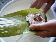 可口的蜜枣粽子做法图解6)