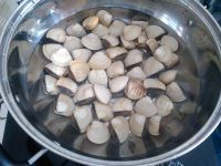 自制白贝鱼头豆腐汤做法图解1)