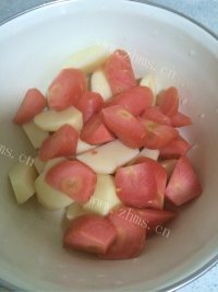 香气浓郁的土豆炖鸡块做法图解3)