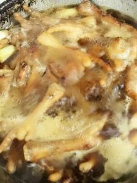 美味的酱鸡爪做法图解4)