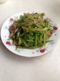 美味的肉片炒香芹做法图解11)
