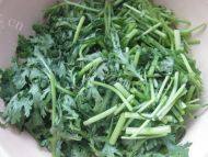 美味小炒（茼蒿炒肉）做法图解2)
