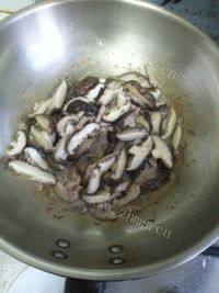 家常菜香菇炒肉丝做法图解8)