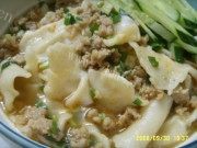 美味的葱香猪肉面片