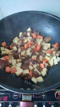 家常菜咖喱牛肉土豆做法图解2)