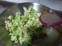 家常菜炒花菜做法图解5)