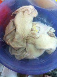 家常猪肚咸菜汤做法图解1)