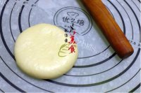 美味的紫薯花包做法图解6)