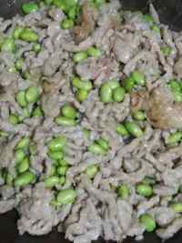 家常菜毛豆炒肉丝做法图解8)