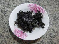 美味的虾皮紫菜蛋花汤做法图解4)